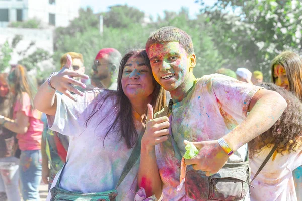 Lots People Color Fest Colored Faces Peoples Color Festival India — Stock Photo, Image