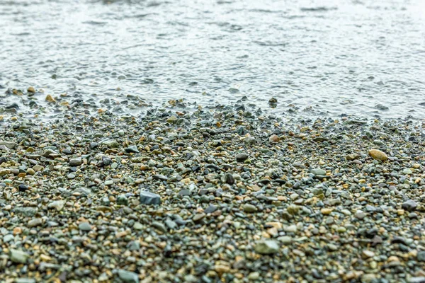 Gotas Água Praia Perto Uma Areia Praia — Fotografia de Stock