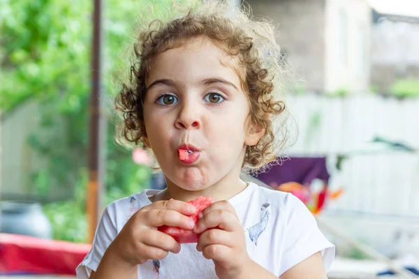 Menina Bonita Comendo Melancia Criança Comendo Melancia — Fotografia de Stock