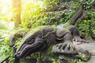 Kutsal Maymun Ormanı 'nda Stutue, Ubud, Bali, Endonezya