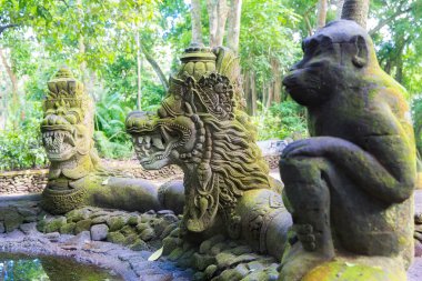 Kutsal Maymun Ormanı 'nda Stutue, Ubud, Bali, Endonezya