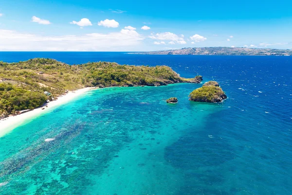 Aerial view of beautiful bay in tropical Island with very white — Stock Photo, Image