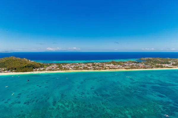 Aerial view of beautiful bay in tropical Island with very white — Stock Photo, Image