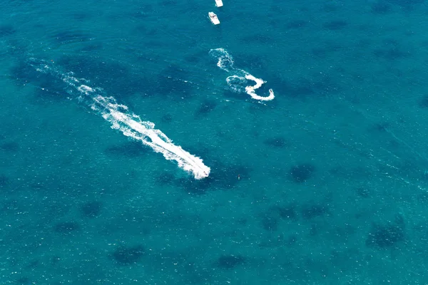 Vista aérea de los barcos en el mar tropical — Foto de Stock