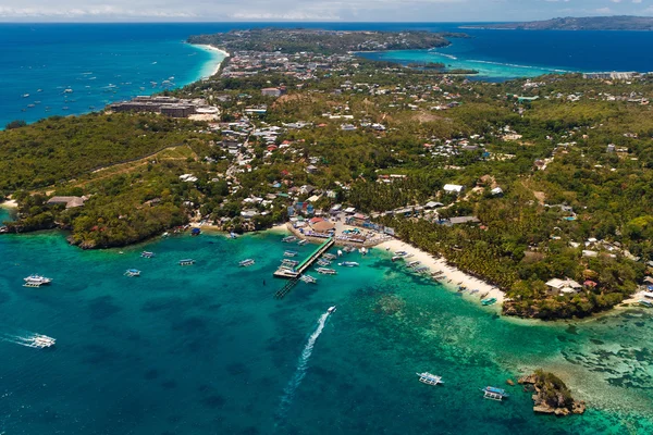 Aerial view of beautiful bay in tropical Island with very white — Stock Photo, Image