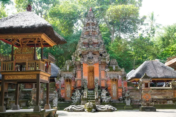 Stutue en Forêt Sacrée de Singes, Ubud, Bali, Indonésie — Photo