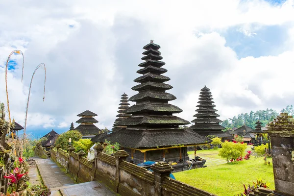 Baliness stil tempel i bali Indonesien — Stockfoto