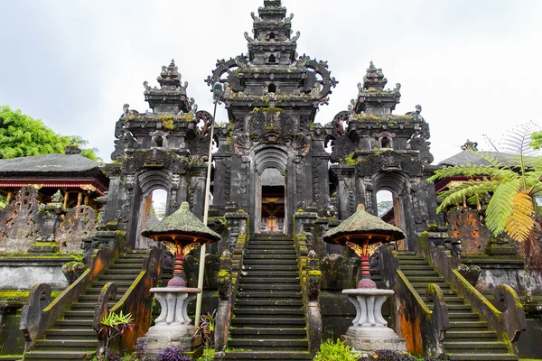 Baliness stil tempel i bali Indonesien — Stockfoto