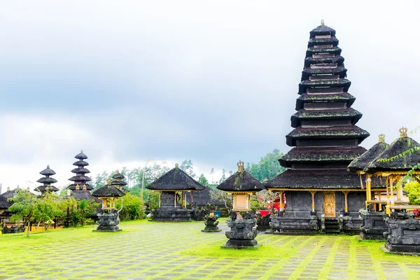 Baliness stil tempel i bali Indonesien — Stockfoto