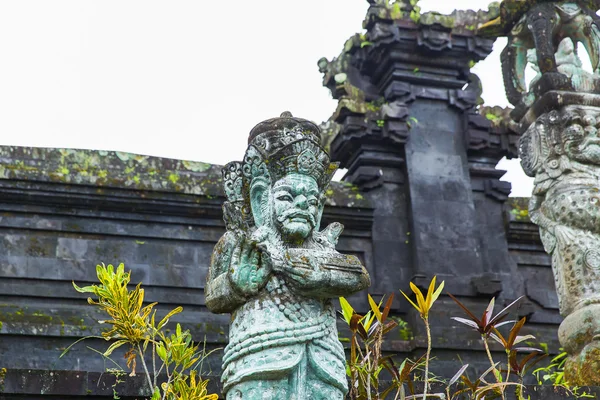 Άγαλμα Θεού μπαλινέζικο σε Ναός περίπλοκη, Μπαλί, Ινδονησία — Φωτογραφία Αρχείου