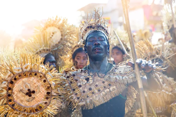17 de janeiro de 2016. Kalibo, Filipinas. Festival Ati-Atihan. Uni — Fotografia de Stock