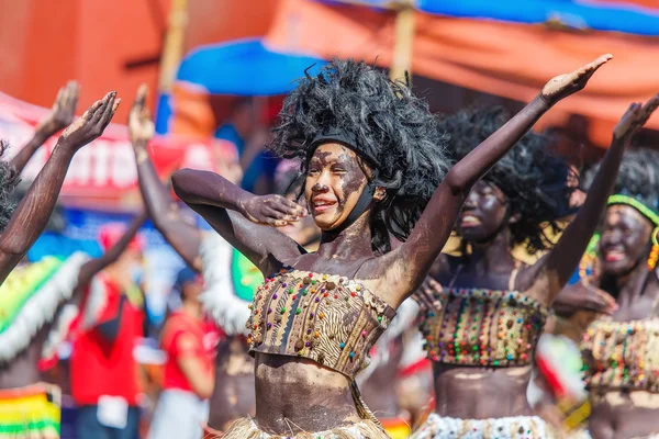 24η Ιανουαρίου 2016. Ιλόιλο, Φιλιππίνες. Φεστιβάλ διαγωνισμού Dinagyang. Unid — Φωτογραφία Αρχείου