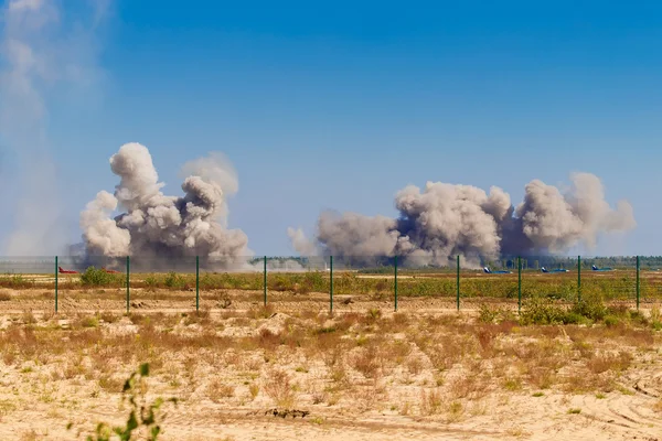 An explosion after a bombing at a military airfield. — Stock Photo, Image