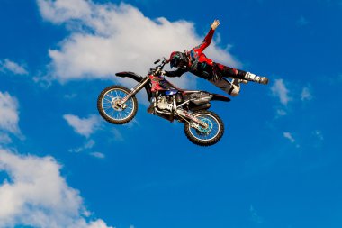 6 Ağustos 2016. Ryazan, Rusya Federasyonu. Fmx profesyonel bir atlı (