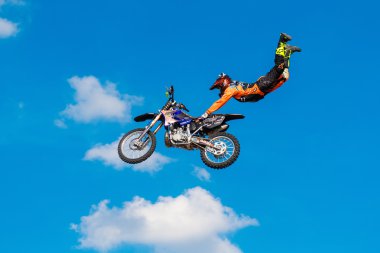 6 Ağustos 2016. Ryazan, Rusya Federasyonu. Fmx profesyonel bir atlı (