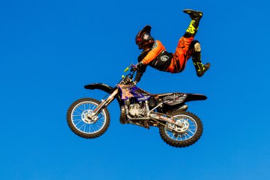 6 Ağustos 2016. Ryazan, Rusya Federasyonu. Fmx profesyonel bir atlı (