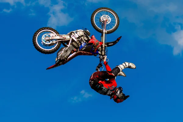 6 agosto 2016. Ryazan, Russia. Un pilota professionista al FMX  ( — Foto Stock