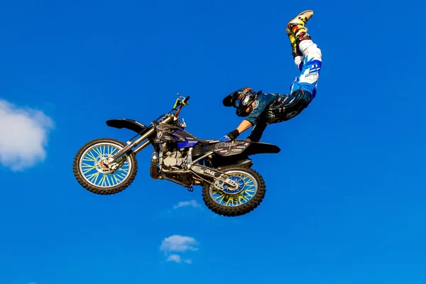 Augustus 6 2016. Ryazan, Rusland. Een prof-renner op de Fmx ( — Stockfoto