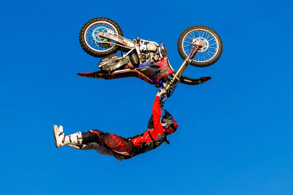 Augustus 6 2016. Ryazan, Rusland. Een prof-renner op de Fmx ( — Stockfoto