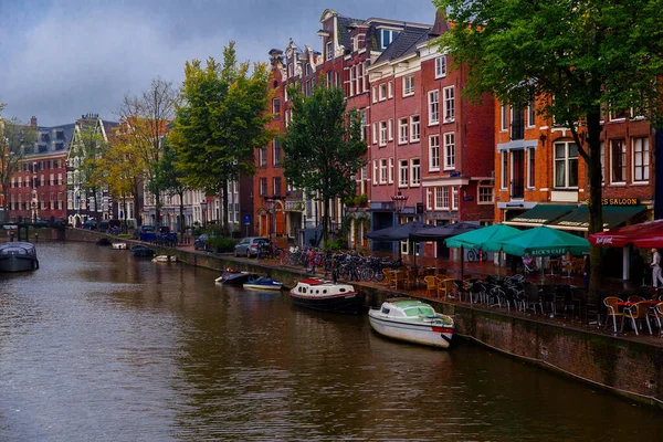 Amsterdam Nederländerna Europa Oktober 2019 Traditionella Smala Hus Och Kanaler — Stockfoto