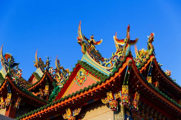 Tainan Taiwan Oktober 2019 Färgglada Tak Ett Taiwanesiskt Tempel Dekorerat — Stockfoto