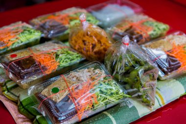 Tainan, Tayvan, 12 Ekim 2019 Geleneksel Tayvan sokak yemekleri gece pazarında