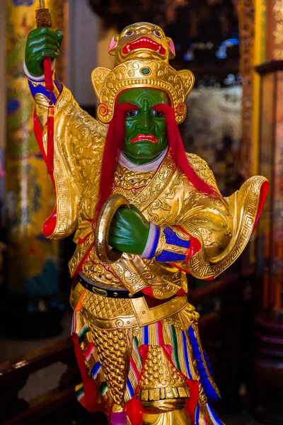 アジア 2019年10月12日台湾の寺院で恐ろしい古代の神の彫刻 — ストック写真