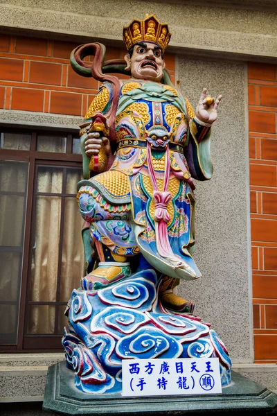 アジア 2019年10月12日台湾の寺院で恐ろしい古代の神の彫刻 — ストック写真