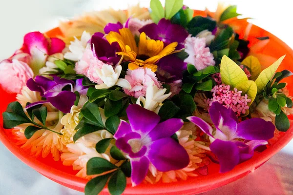 Traditionelle Chinesische Opfergaben Die Götter Taiwan Mit Blumen Und Räucherstäbchen — Stockfoto