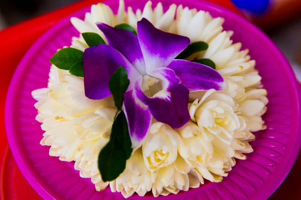 Ofertas Chinas Tradicionales Los Dioses Taiwán Con Flores Varillas Incienso —  Fotos de Stock