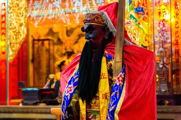 アジア 2019年10月12日台湾の寺院で古代の神々の彫刻と祭壇 — ストック写真