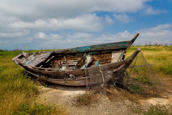 Abandoned Fishing Wooden Boat Net Field — Stock Photo, Image