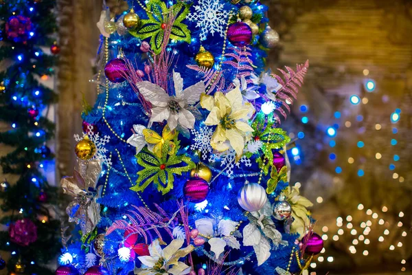 Brinquedos Coloridos Para Decorar Árvore Natal Fundo Borrado Cintilante Fada — Fotografia de Stock