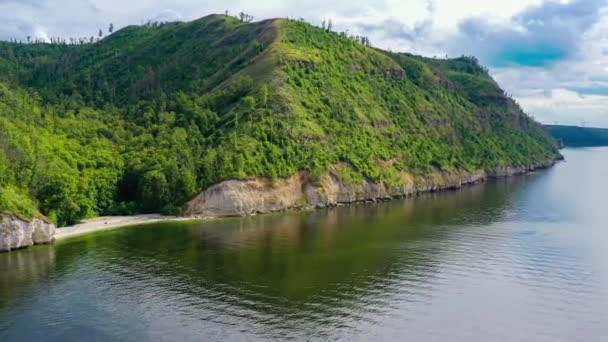 Nsansız Hava Aracından Volga Nehri Nin Alanındaki Dağ Ormanının Üzerinden — Stok video