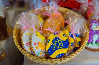 Moskova, Rusya, 9 Nisan 2019. Panayırda paskalya tatlıları. Bahar tatilleri için şehir sokaklarının şenlikli dekorasyonu. Mutlu Paskalyalar.