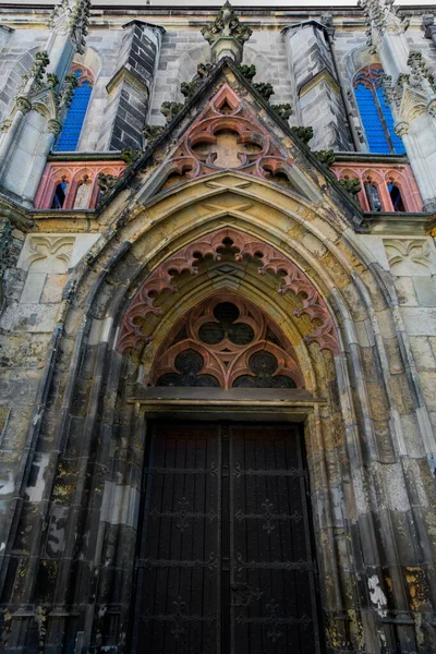 2021年6月4日ドイツ ライプツィヒ ヨハン ゼバスティアン バッハがカペルマイスターとして働いていたライプツィヒのトーマス教会と彼の遺骸の現在地 — ストック写真