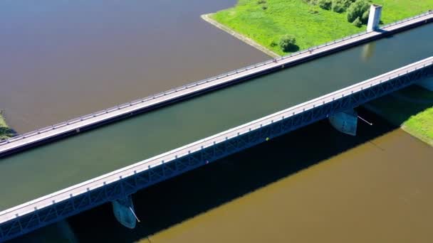 Luftaufnahme von der Drohne der Wasserbrücke Magdeburg, Deutschland. — Stockvideo