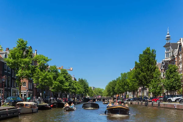 Amsterdam Nederländerna Europa September 2021 Traditionella Smala Hus Båtar Och — Stockfoto