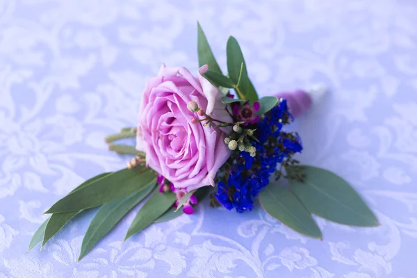 Purple rose boutonniere untuk mempelai pria. Vintage — Stok Foto