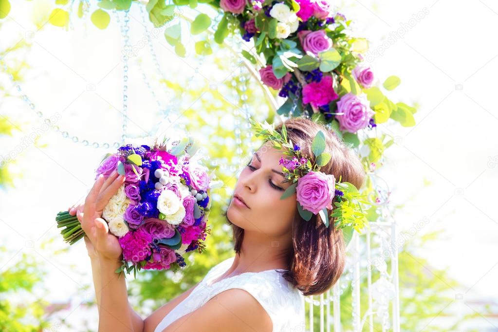 Bridesmaid with a wedding bouquet. Arch for wedding ceremony dec