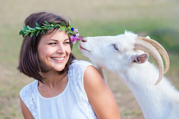 Funny picture a beautiful young girl farmer with a wreath on her — Stock Photo, Image