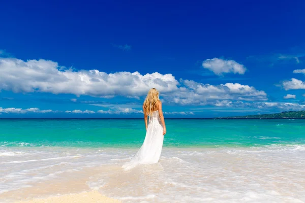 Beautiful blond fiancee in white wedding dress with big long whi — Stock Photo, Image