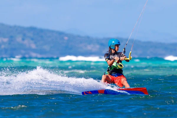 Boracay island, Philippines - January 28, 2015 : unidentified ki — Stock Photo, Image