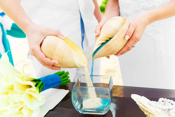 Wedding ceremony on a tropical beach in blue. Sand Ceremony. Hap — Stock Photo, Image