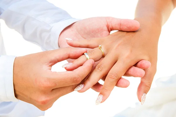 Groom giving an engagement ring to his bride under the arch deco — Stock Photo, Image