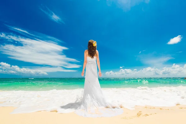 Happy beautiful fiancee in white wedding dress standing with his — Stock Photo, Image