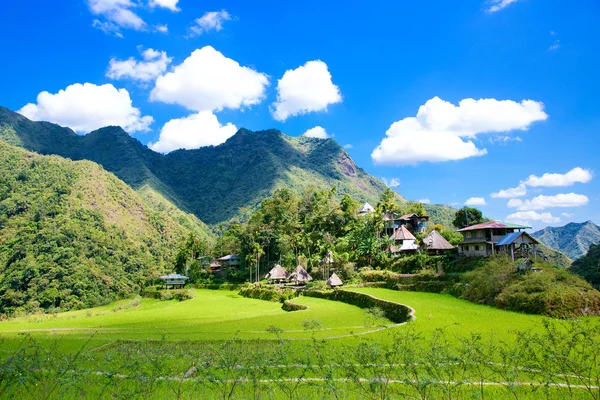 Pirinç terasları Filipinler. Bir vadi amo köyüdür — Stok fotoğraf