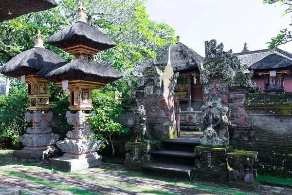 Baliness 风格寺庙在印度尼西亚巴厘岛 — 图库照片