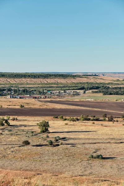 Landschaft Mit Einem Dorf Auf Einem Feld — Stockfoto