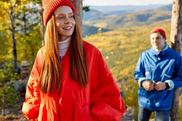 Hiking adventure lifestyle extreme vacations of happy couple — Stock Photo, Image